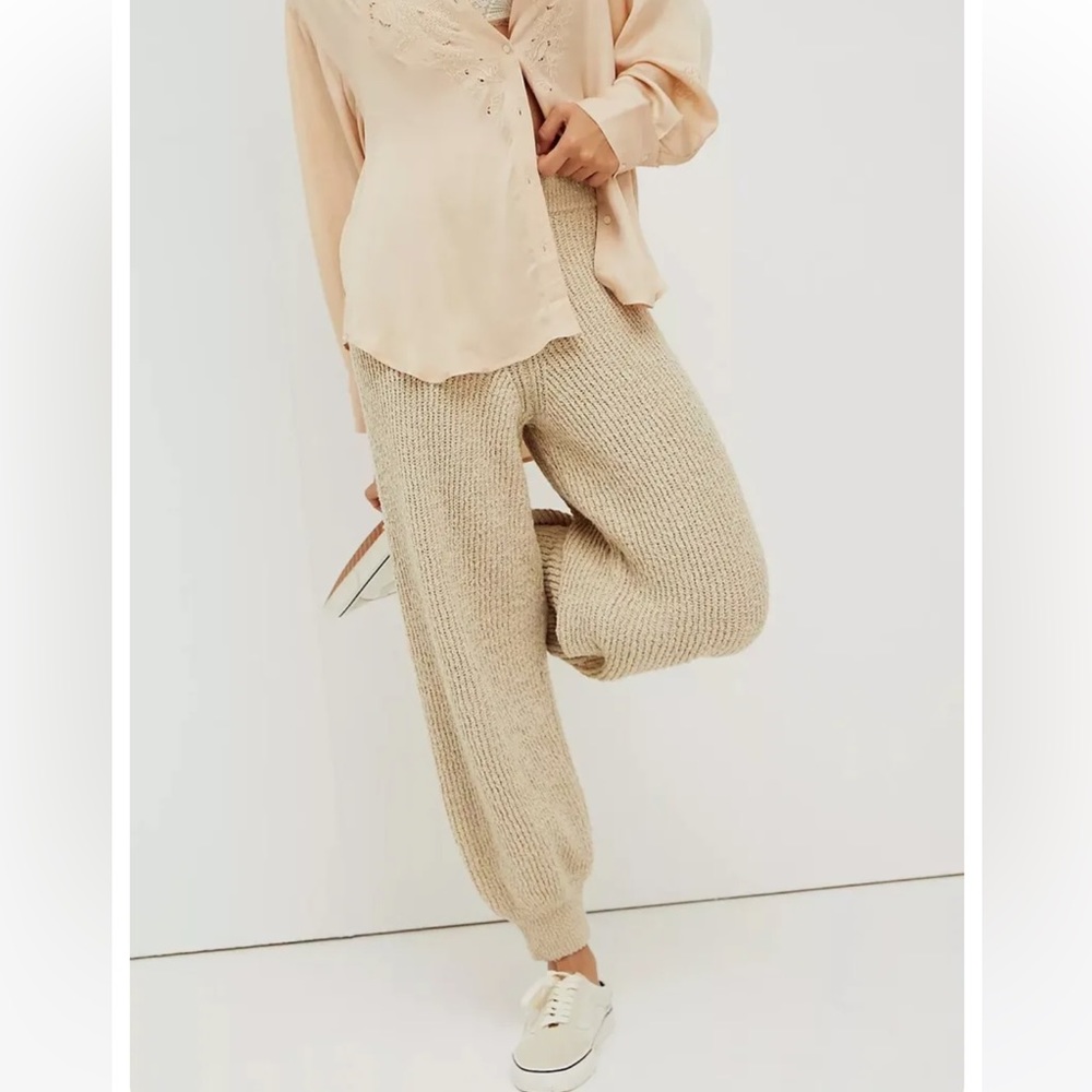 Free people Logan pass sweater cozy jogger SZ S beige/oatmeal color chunky knit